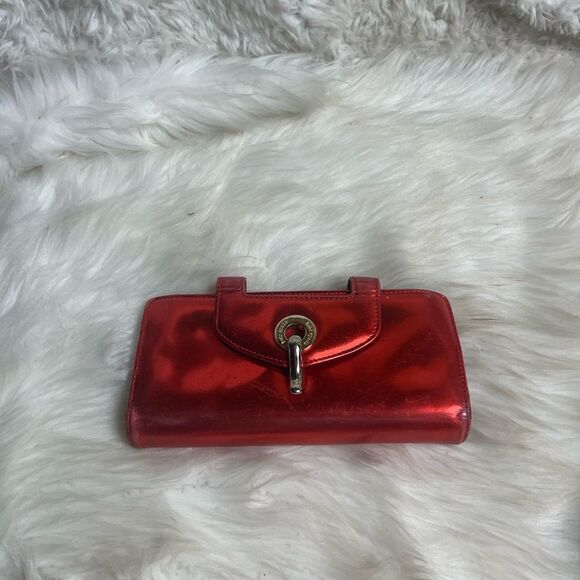 Kate Spade patent leather Red bifold wallet with silver tone hardwares . - Picture 4 of 13